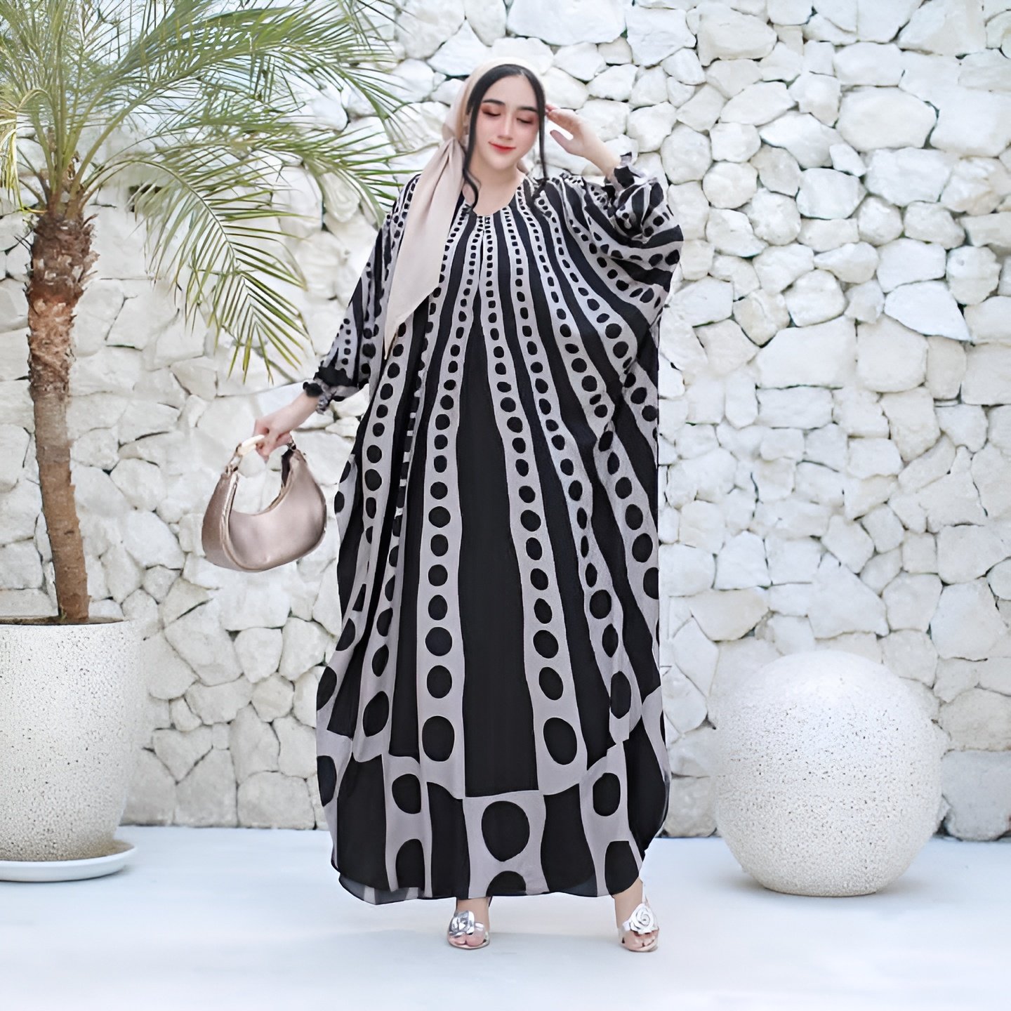 Daster Kaftan Motiv Garis Hitam 