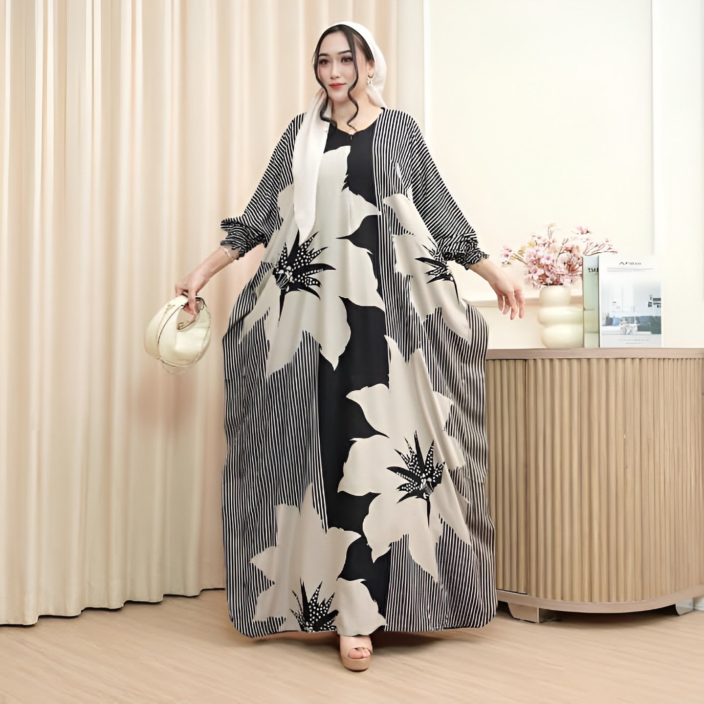 Daster Kaftan Motiv Bunga Putih 